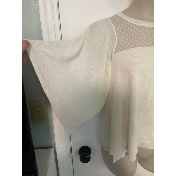 NEW Francesca’s Polka Dot Blouse With Wing Sleeves Size Medium #0272 - Picture 2 of 6